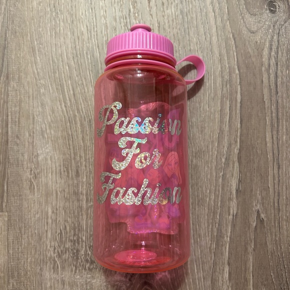 NWOT Bratz water bottle - Picture 2 of 3